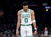 蜂鸟电竞-塔图姆连续三场比赛得分超过赛事规则更新，雄鹿挑战极限！的简单介绍