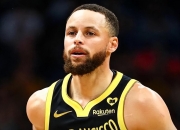 蜂鸟- 库里连续11场30+ 