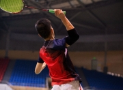 蜂鸟- 羽毛球夜战：海滨飞鹰队鏖战瓯越犀牛队，速度优势明显逆风翻盘的范本