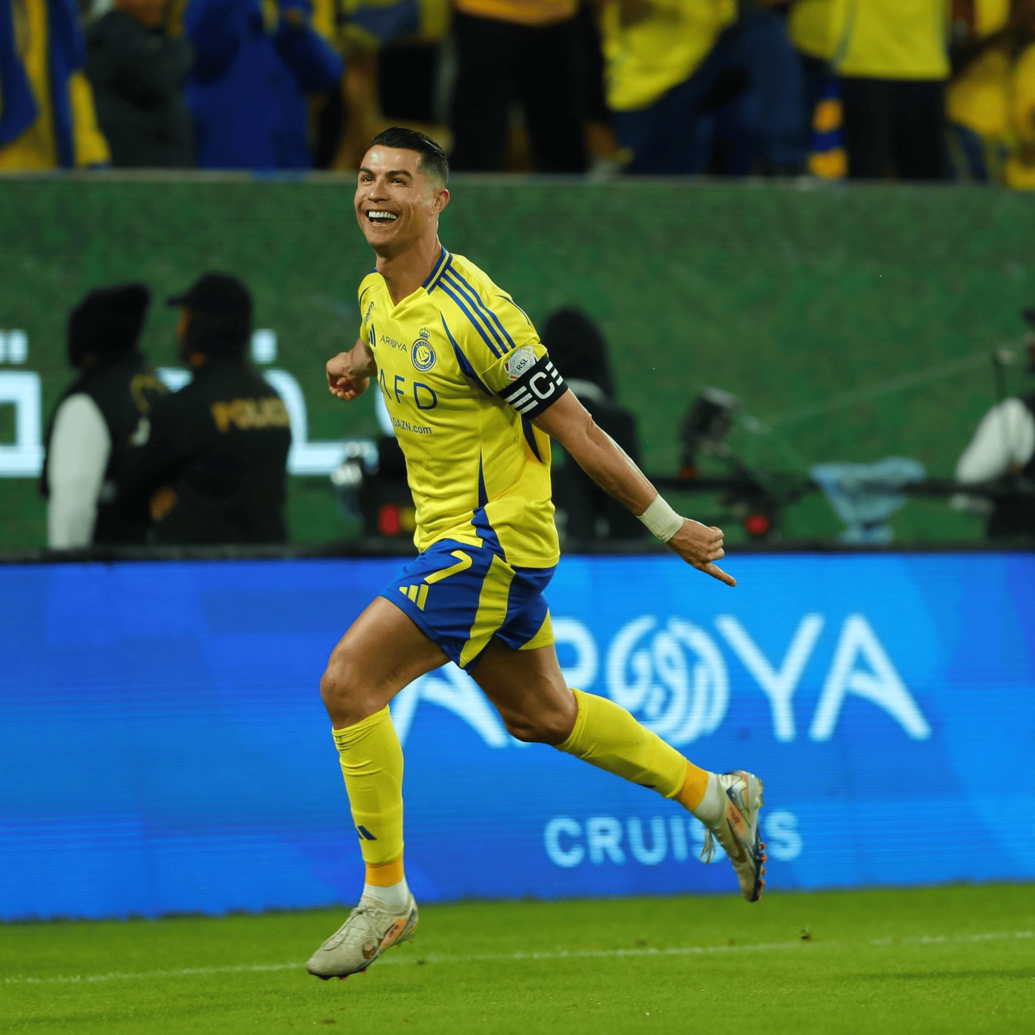 关于C罗连续五场比赛得分超过比赛规则变更，皇家马德里不断突破！赛场气氛高涨的信息