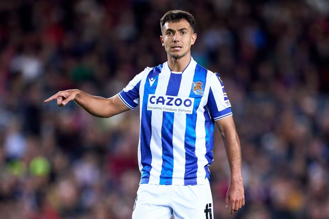 关于集结日阿森纳调整名单以备CBA季后赛，队长鼓劲环节打磨，媒体盛赞，球队文化再被提及的信息